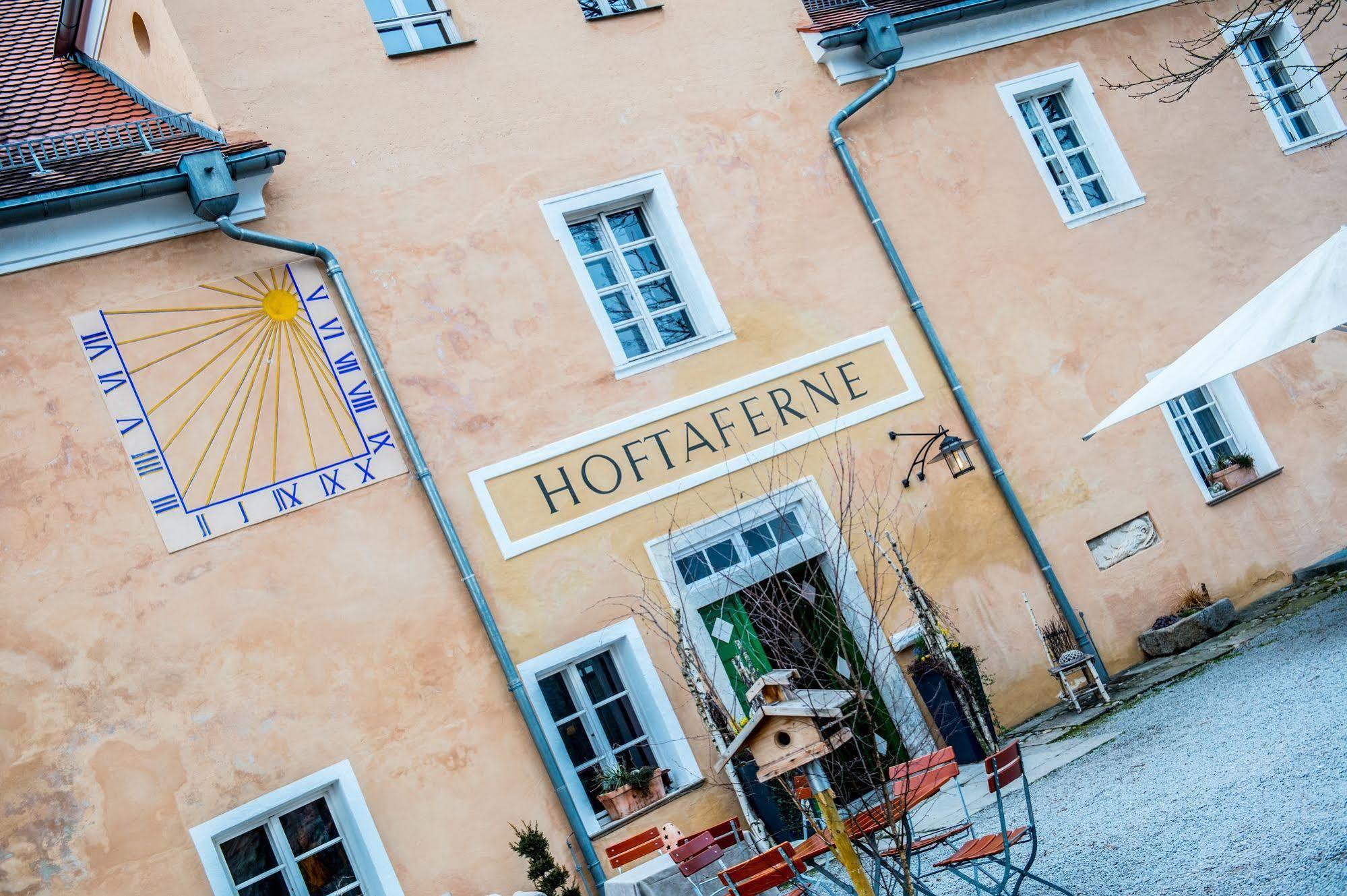 Hotel Schloss Neuburg - Hoftaferne Neuburg am Inn Bagian luar foto