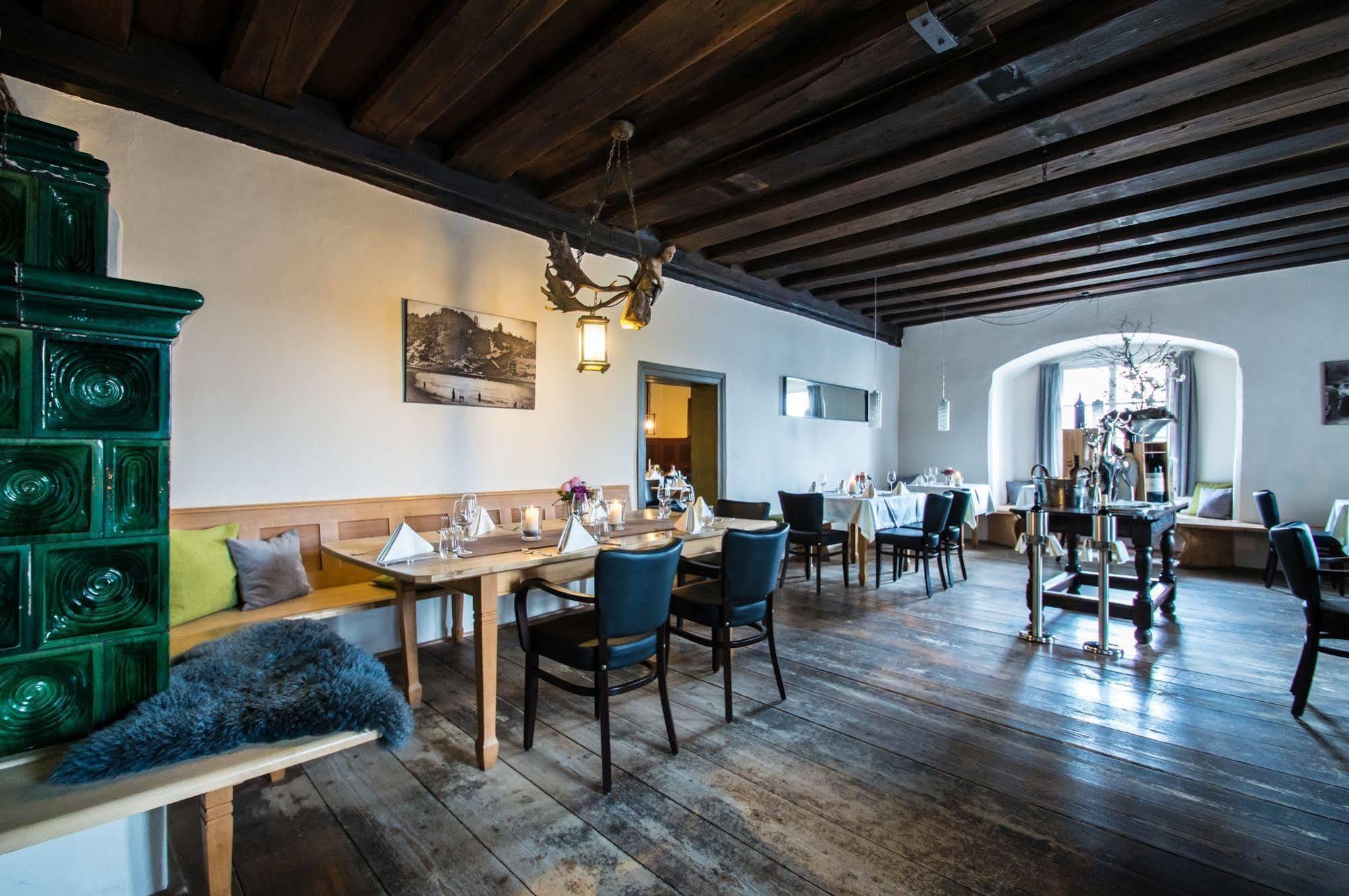 Hotel Schloss Neuburg - Hoftaferne Neuburg am Inn Bagian luar foto